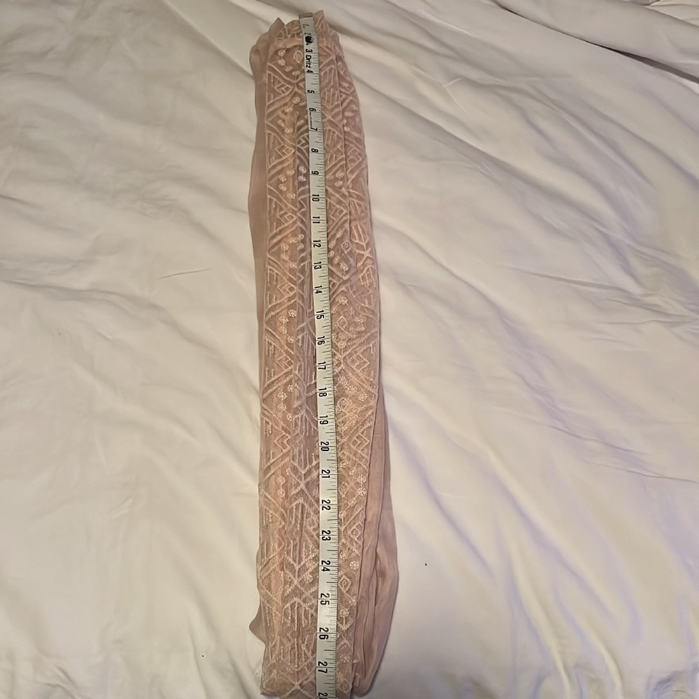 Woman’s Scarf - Picture 6 of 6